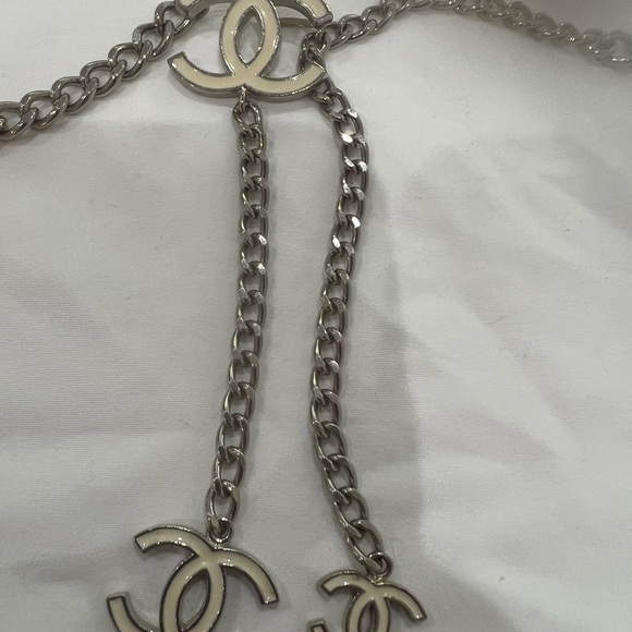 CHANEL- Authentic- CC chain link belt- SILVER - Picture 4 of 6